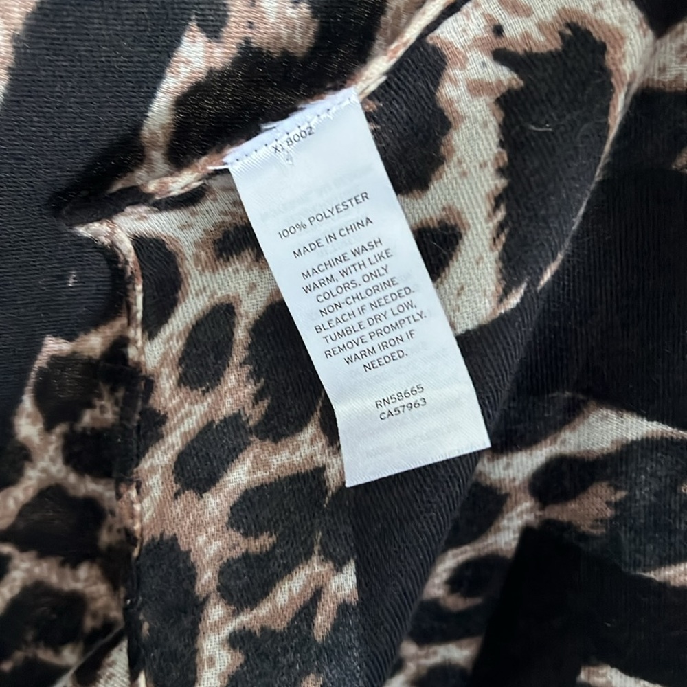 Large Leppard Scarf - Picture 2 of 3